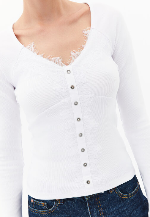 Dantelli Tişört ve Mom-Fit Pantolon Kombini