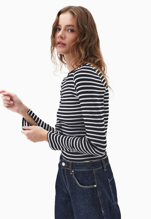 Çizgili Tişört ve Barrel-Fit Pantolon Kombini