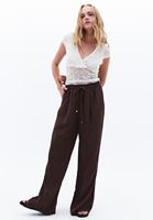 Keten Karışımlı Pantolon ve Dantelli Top Kombini