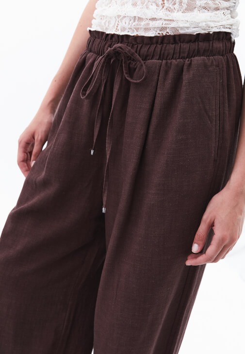 Keten Karışımlı Pantolon ve Dantelli Top Kombini