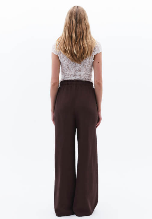 Keten Karışımlı Pantolon ve Dantelli Top Kombini