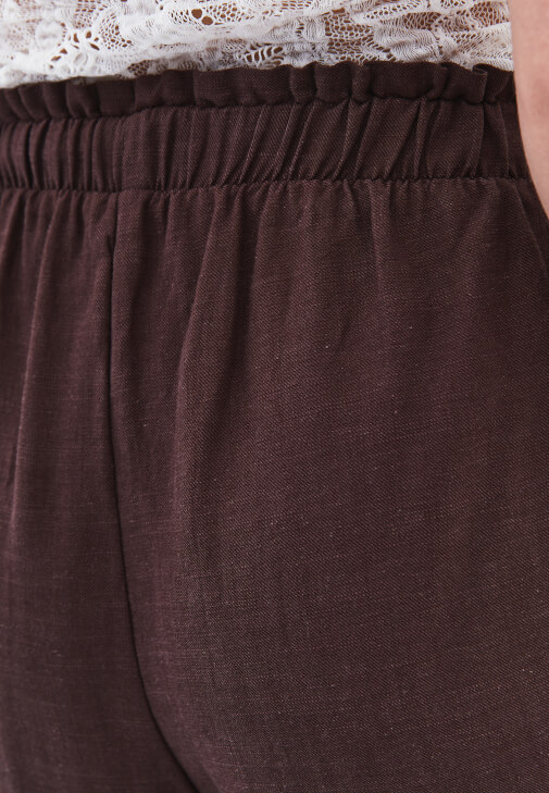 Keten Karışımlı Pantolon ve Dantelli Top Kombini