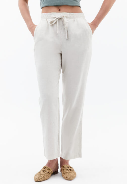 Keten Pantolon ve Keten Karışımlı Tişört Kombini