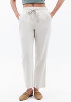 Keten Pantolon ve Keten Karışımlı Tişört Kombini