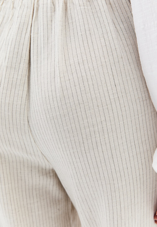 Çizgili Pantolon ve Gömlek Kombini