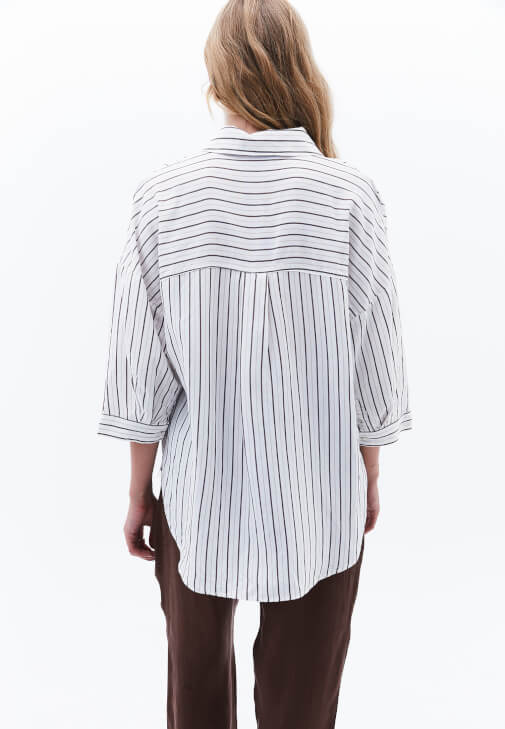 Çizgili Keten Gömlek ve Pantolon Kombini