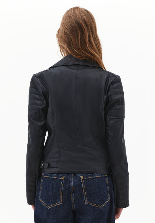 Fermuarlı Deri Ceket ve Pantolon Kombini