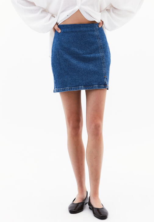 Denim Etek ve Keten Gömlek Kombini