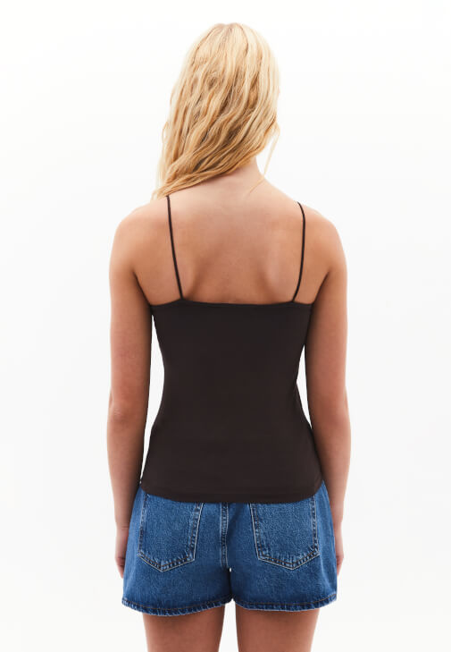 Modal Atlet ve Denim Şort Kombini