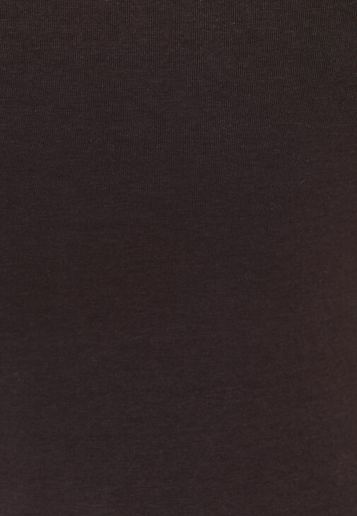 Modal Atlet ve Denim Şort Kombini