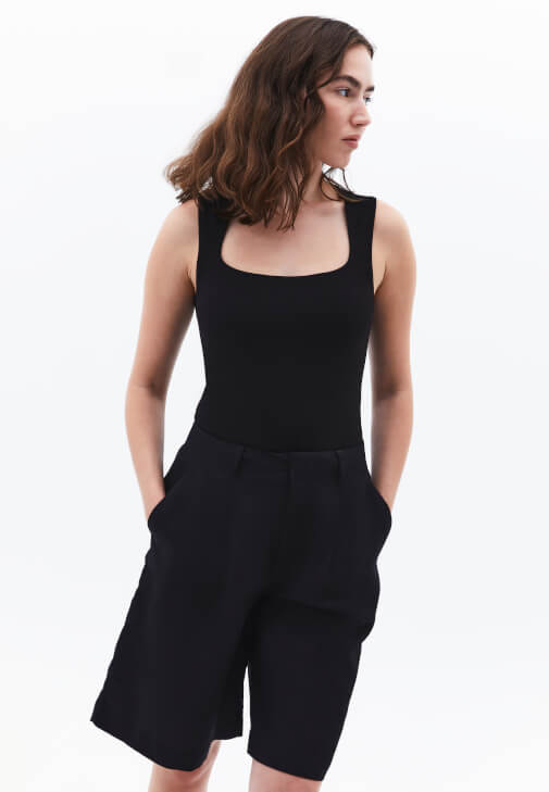 Siyah Modal Kare Yaka Atlet