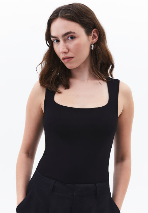 Modal Atlet ve Keten Bermuda Şort Kombini