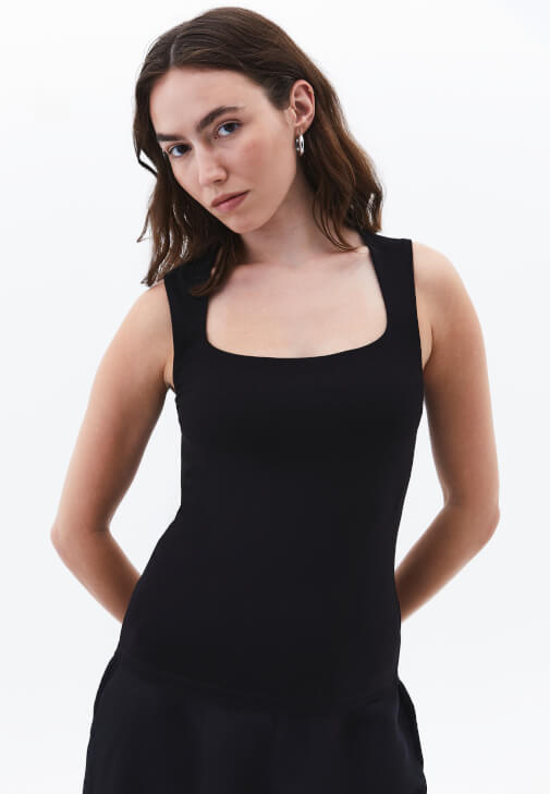 Modal Atlet ve Keten Bermuda Şort Kombini