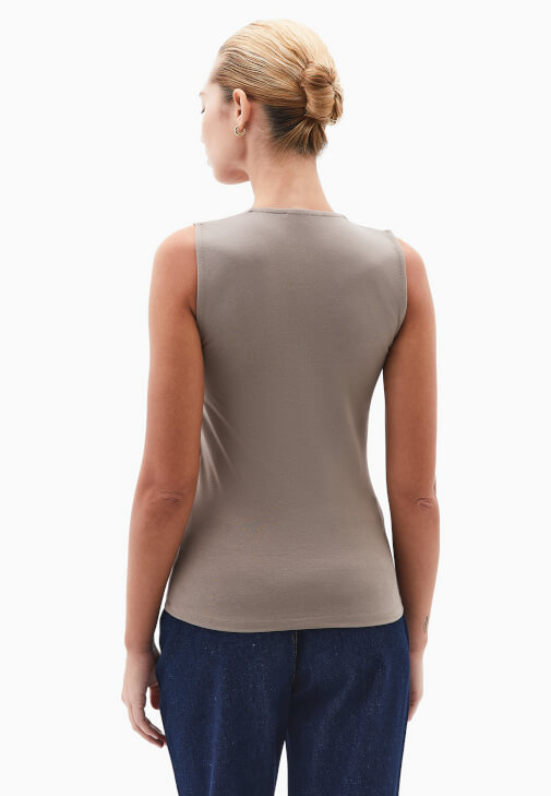 Modal Atlet ve Denim Pantolon Kombini