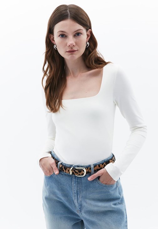 Krem Modal Kare Yaka Tişört