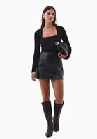 Bayan Siyah Modal Kare Yaka Tişört