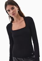 Bayan Siyah Modal Kare Yaka Tişört