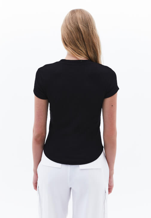 Düğmeli Tişört ve Kargo Pantolon Kombini