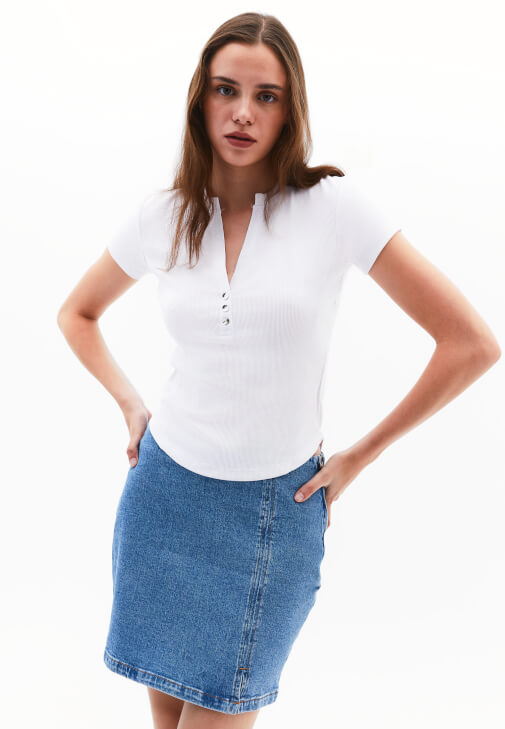 Modal Düğme Detaylı Tişört