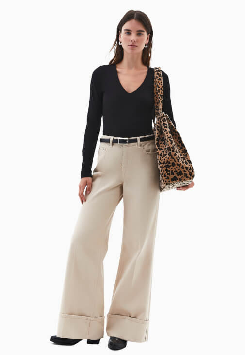 Modal Tişört ve Bol Paça Denim Kombini