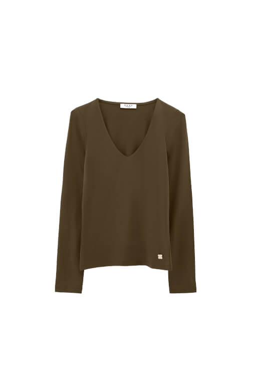 Modal Tişört ve Straight-Fit Denim Kombini 