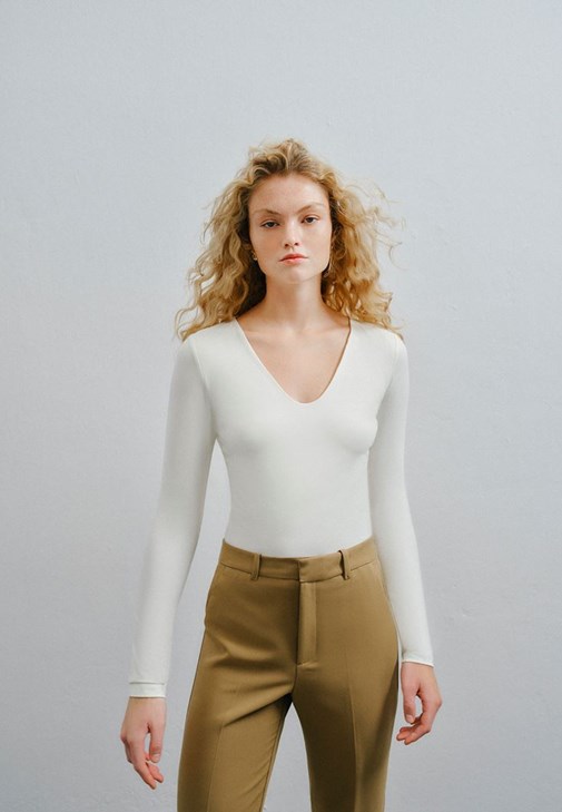 Krem Uzun Kollu V Yaka Tişört ( MODAL )