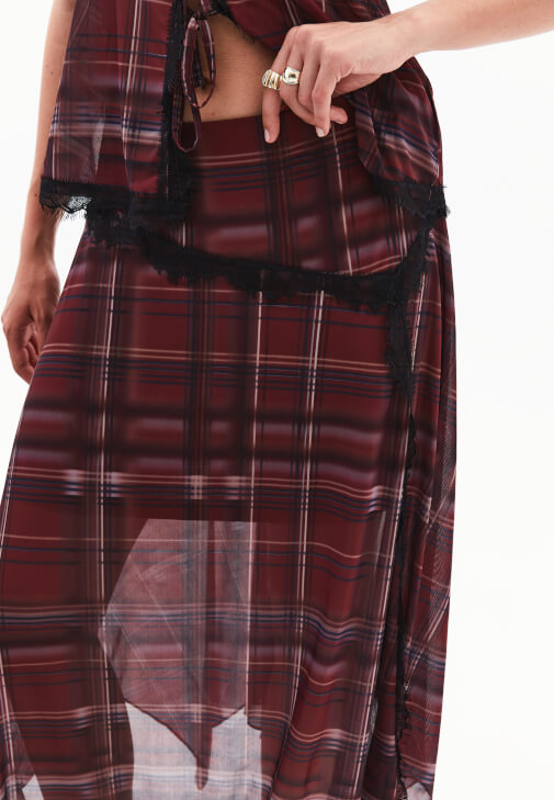 Uzun Etek ve Dantelli Bluz Kombini