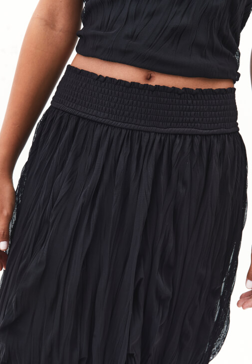 Yüksek Bel Etek ve Bağlamalı Bluz Kombini