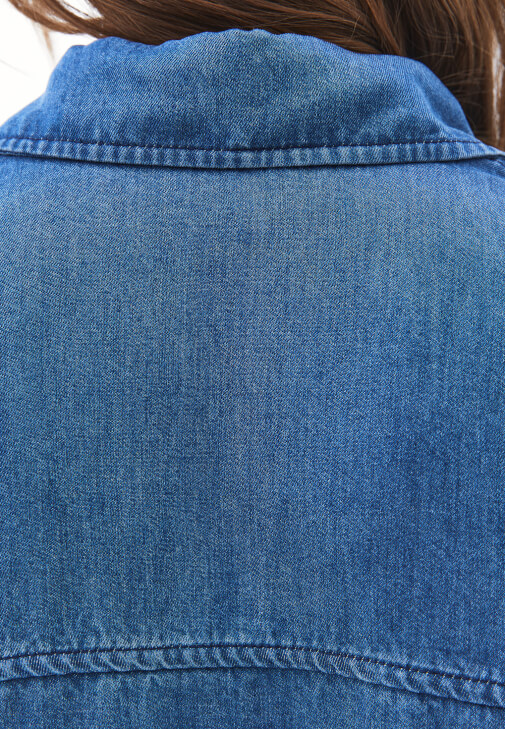 Çıtçıtlı Gömlek ve Pantolon Kombini