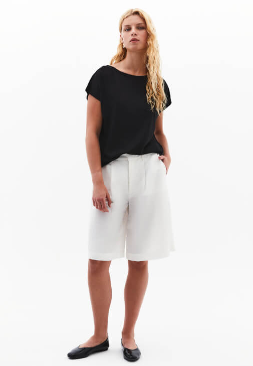 Modal Tişört ve Keten Bermuda Şort Kombini