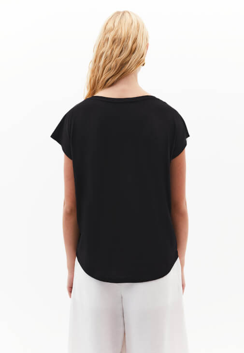 Modal Tişört ve Keten Bermuda Şort Kombini