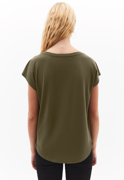 Bot Yaka Tişört ve Skinny-Fit Pantolon Kombini