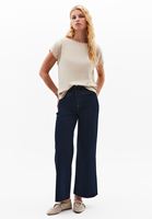 Bayan Bej Modal Bot Yaka Tişört 