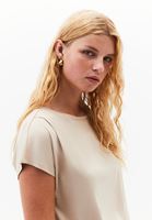 Bayan Bej Modal Bot Yaka Tişört 