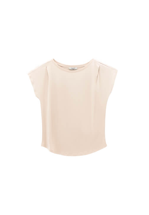 Bot Yaka Tişört ve Denim Bol Paça Pantolon Kombini