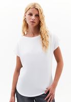 Bayan Beyaz Modal Bot Yaka Tişört 