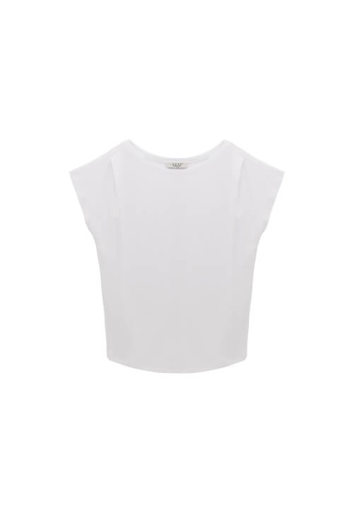 Bot Yaka Tişört ve Mom-Fit Pantolon Kombini