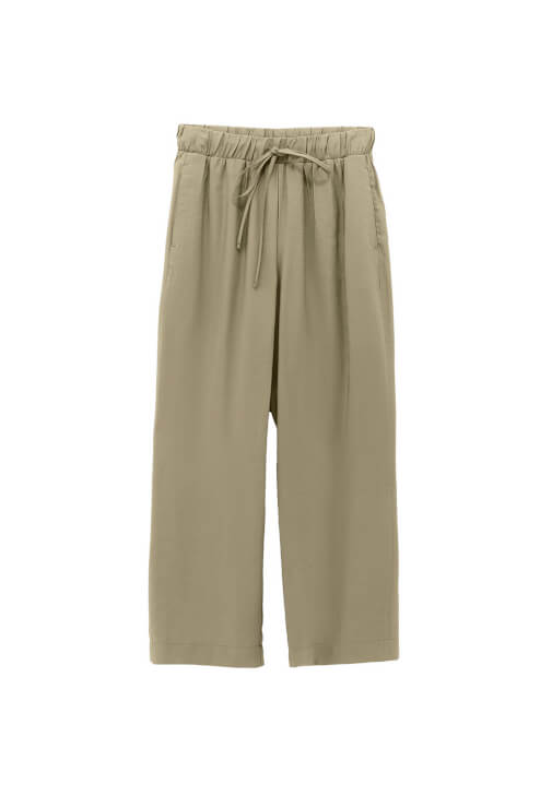 Modal Pantolon ve Kare Yaka Atlet Kombini