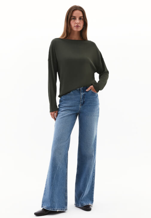 Modal Kazak ve Yüksek Bel Denim Kombini