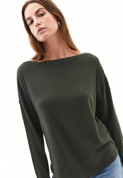 Modal Kazak ve Yüksek Bel Denim Kombini