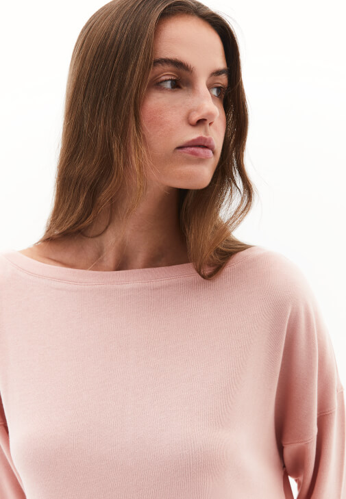 Bot Yaka Kazak ve Wide-Leg Denim Kombini