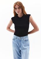 Women Black Crew Neck Tshirt