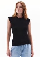 Women Black Crew Neck Tshirt