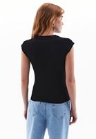 Women Black Crew Neck Tshirt
