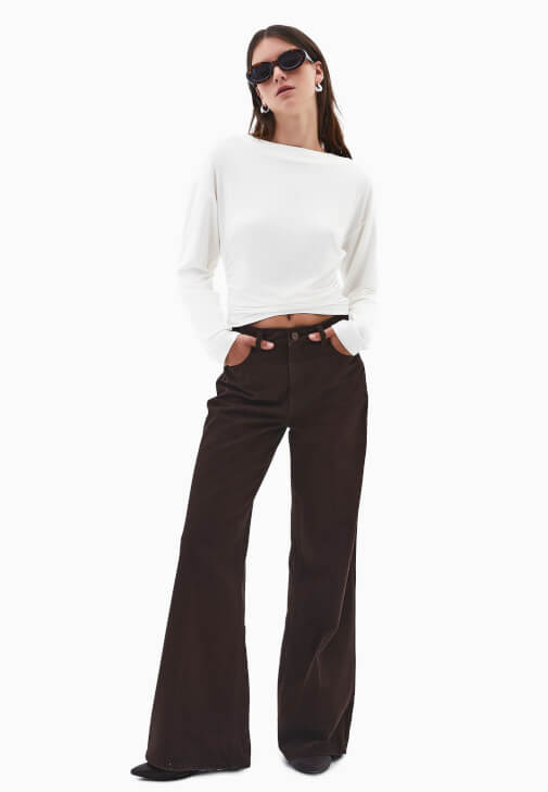 Büzgü Detaylı Tişört ve Pantolon Kombini