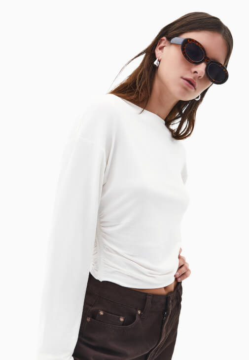 Büzgü Detaylı Tişört ve Pantolon Kombini