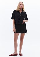 Oversize Cepli Gömlek ve Mini Şort Kombini