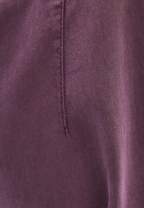 Wide-Leg Pantolon ve Kare Yaka Atlet Kombini