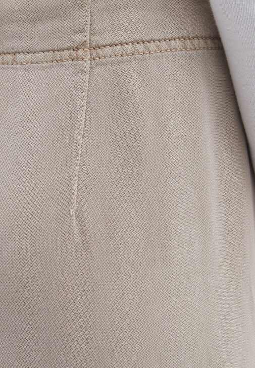 Orta Bel Pantolon ve Bot Yaka Kazak Kombini