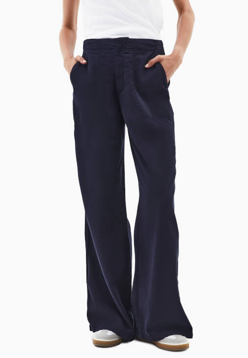 Tencel Pantolon ve V Yaka Tişört Kombini